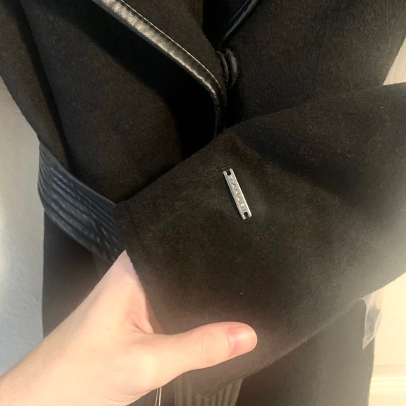 NWT. Black Tahiti wrap coat - Picture 5 of 6